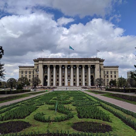 Nadezhda Apartments On The Nauryzbai Batyr 82 Alma-Ata Buitenkant foto