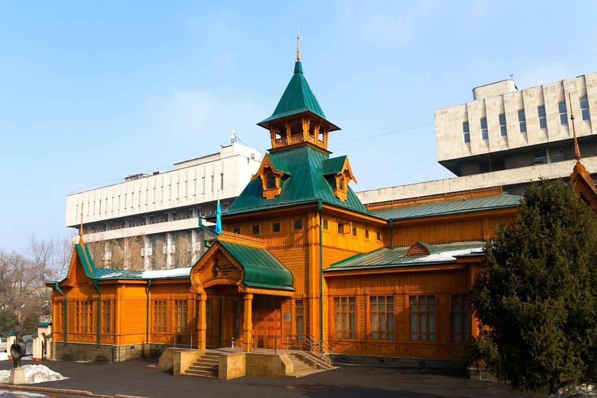 Nadezhda Apartments On The Nauryzbai Batyr 82 Alma-Ata Buitenkant foto