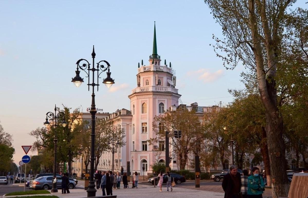 Nadezhda Apartments On The Nauryzbai Batyr 82 Alma-Ata Buitenkant foto