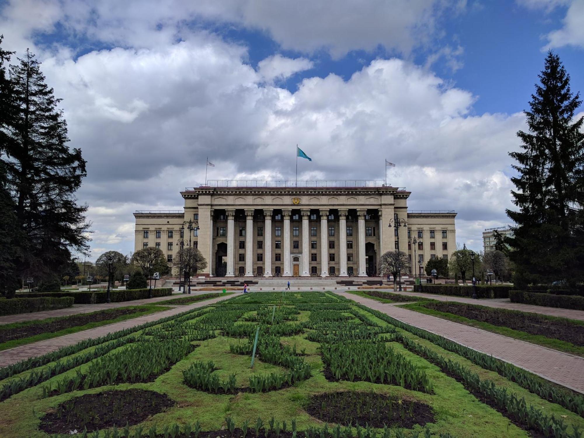 Nadezhda Apartments On The Nauryzbai Batyr 82 Alma-Ata Buitenkant foto