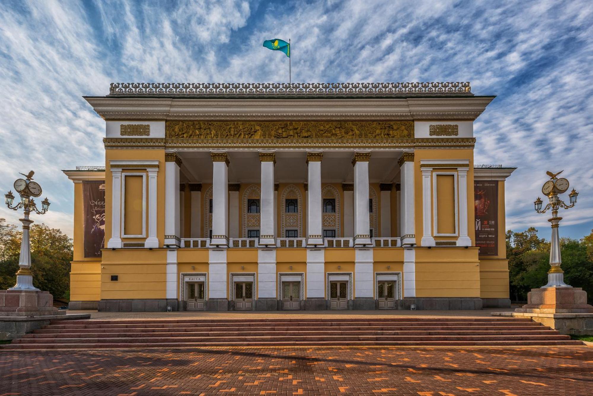 Nadezhda Apartments On The Nauryzbai Batyr 82 Alma-Ata Buitenkant foto